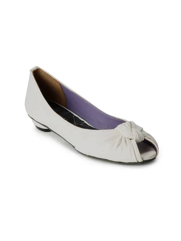 Rocia Women White Ballerinas