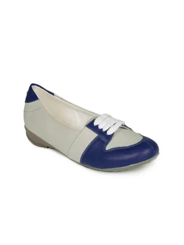 Catwalk Women Off-White and Blue Pumps