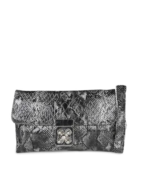 Mod'acc Women Black Clutch