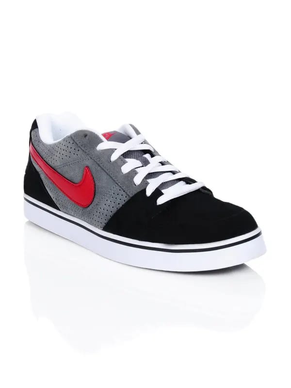 Nike Men Ruckus Low Black Shoes